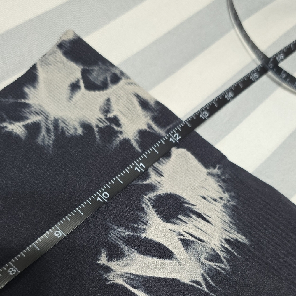 SCRUNCH BUTT Black and White Marble Leggings - Picture 4 of 6